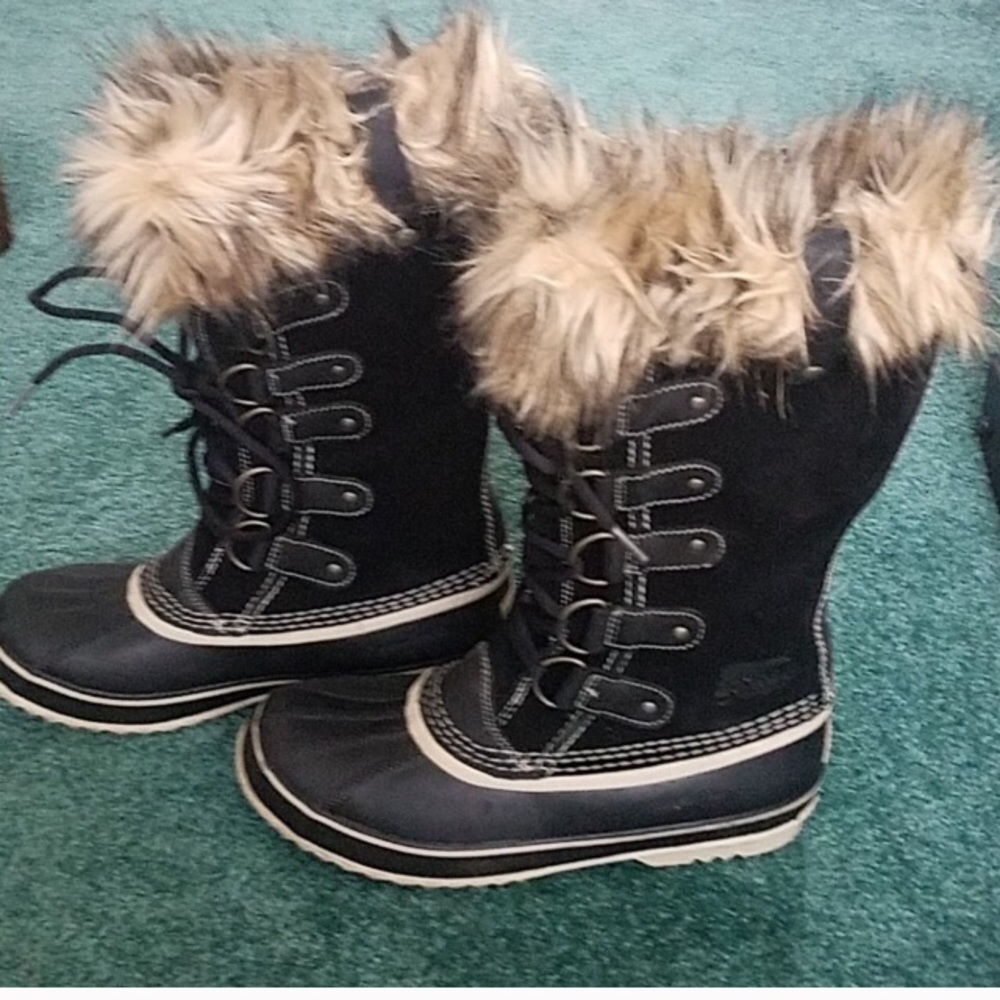Like new, excellent condition, size 9.5 Reposh